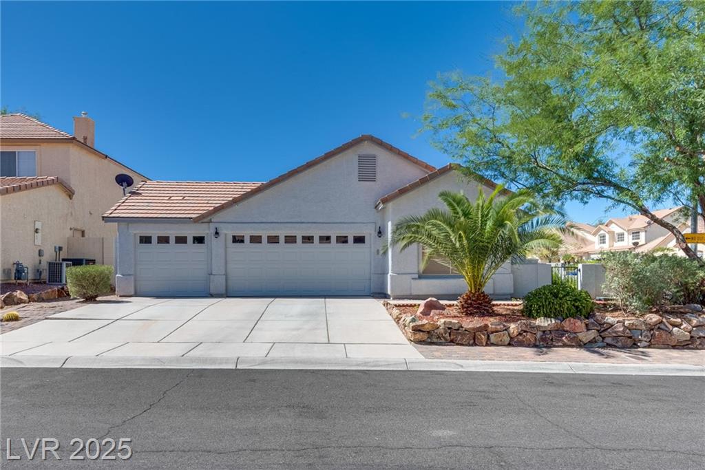 833 Glitter Glen CT
