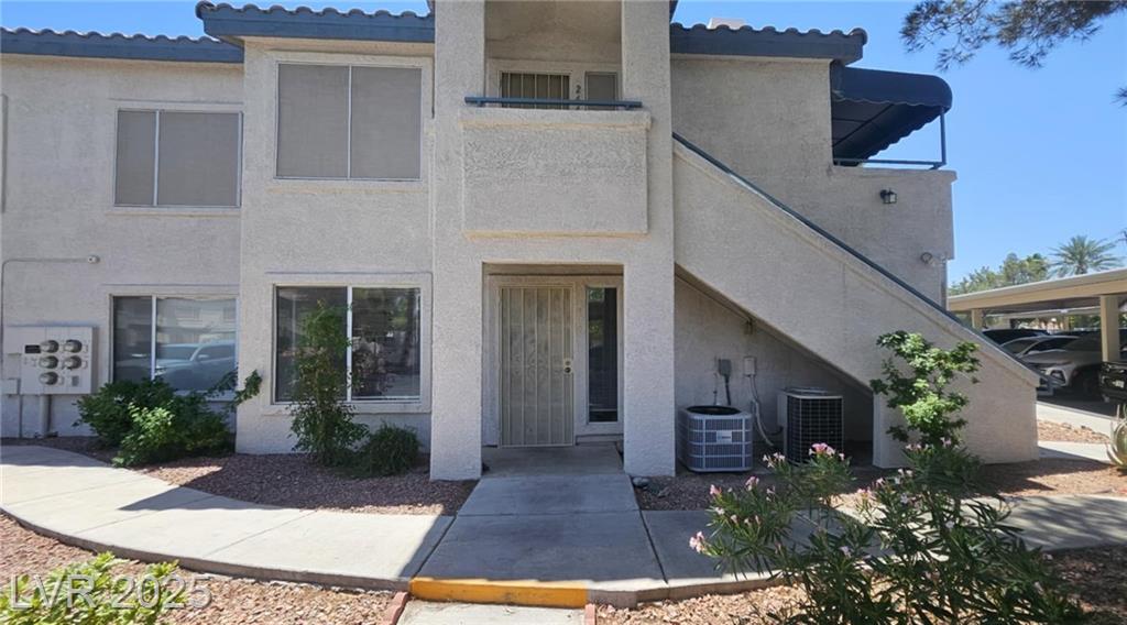 3425 Russell RD