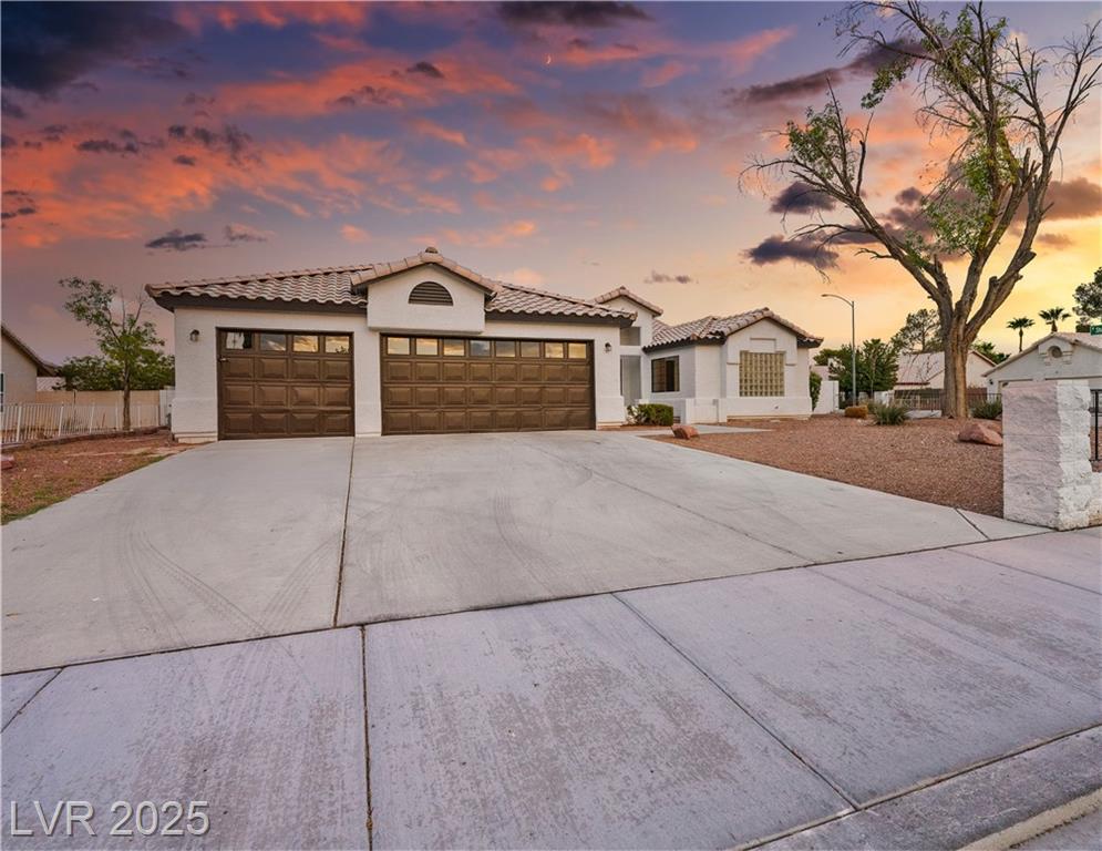 3605 Torrey Pines DR