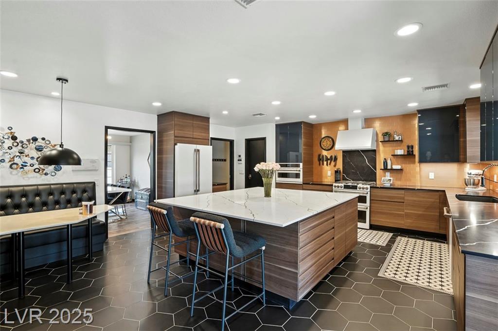 3219 Torrey Pines DR