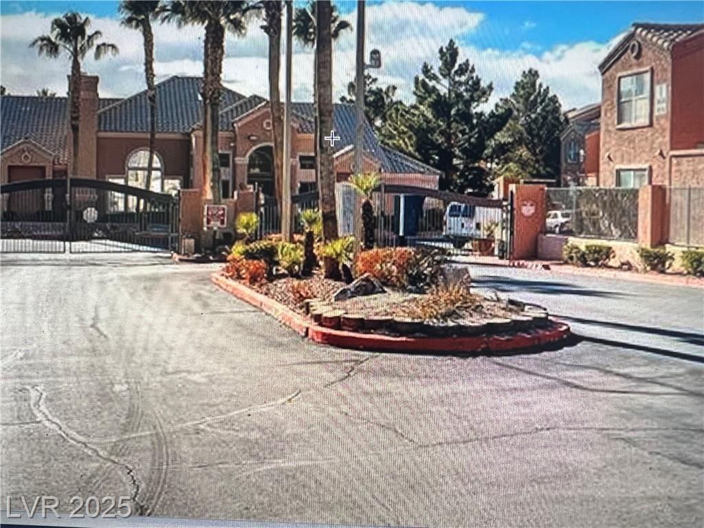 8101 Flamingo RD