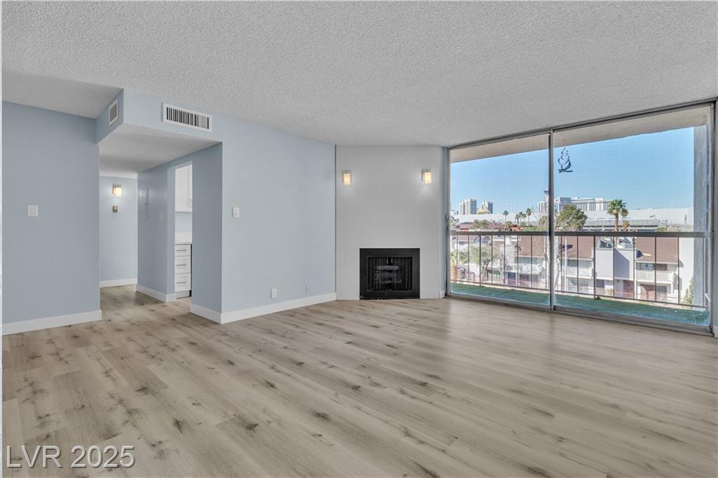725 Royal Crest CIR