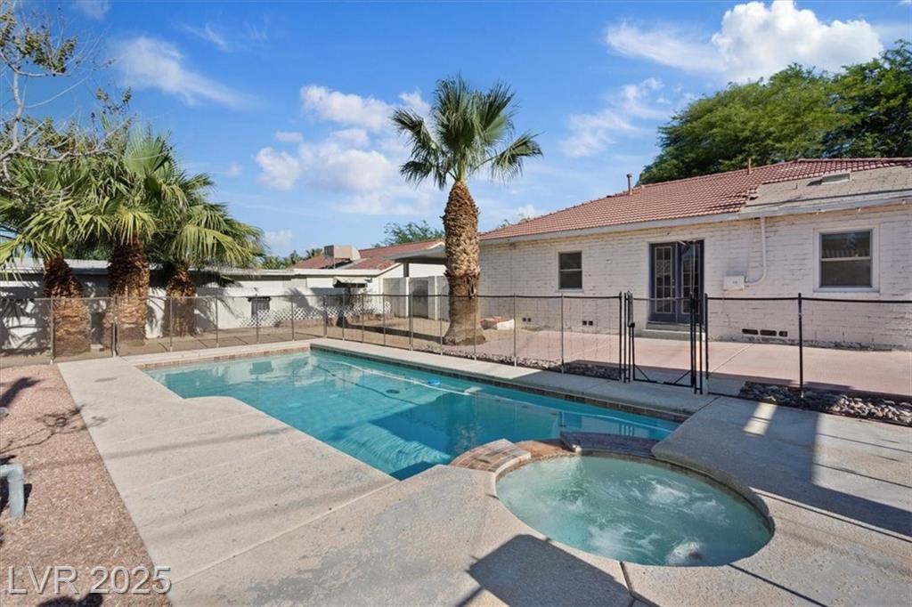 1609 Chapman DR