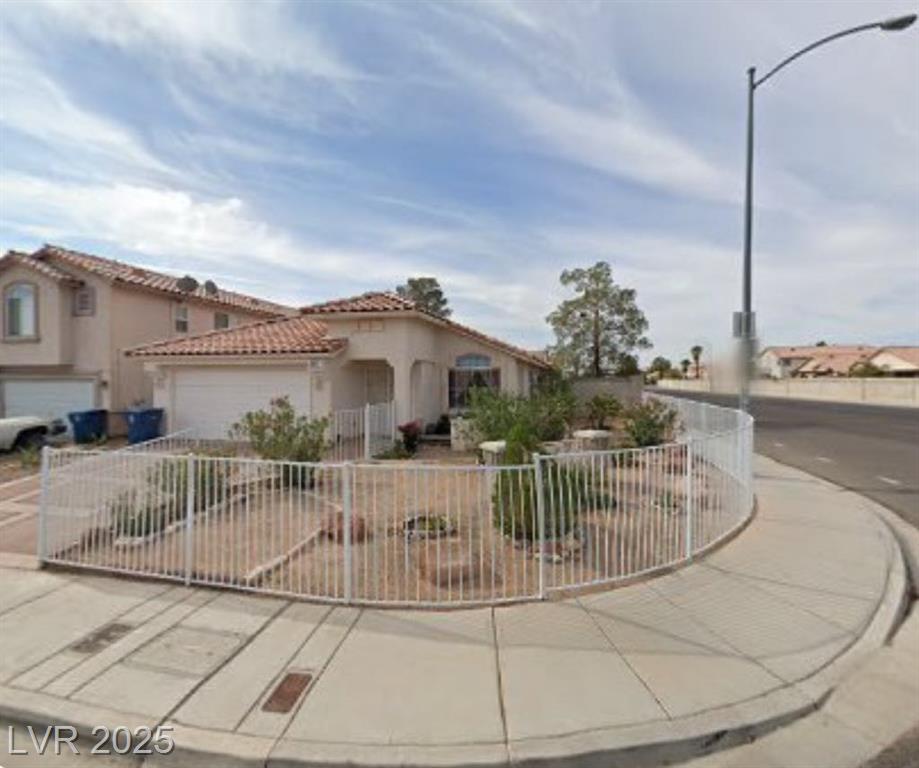 8187 Rochelle AVE