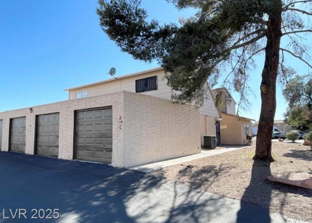 5187 Garden LN
