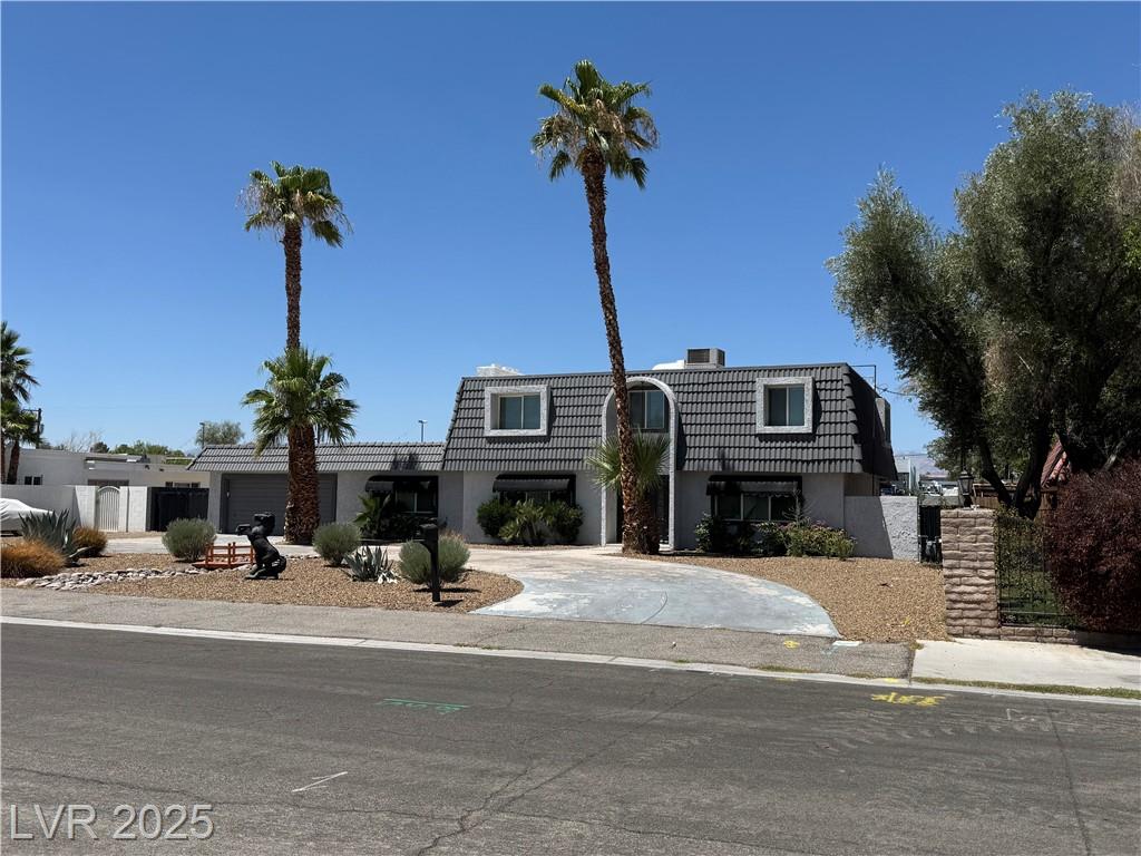 818 Lacy LN