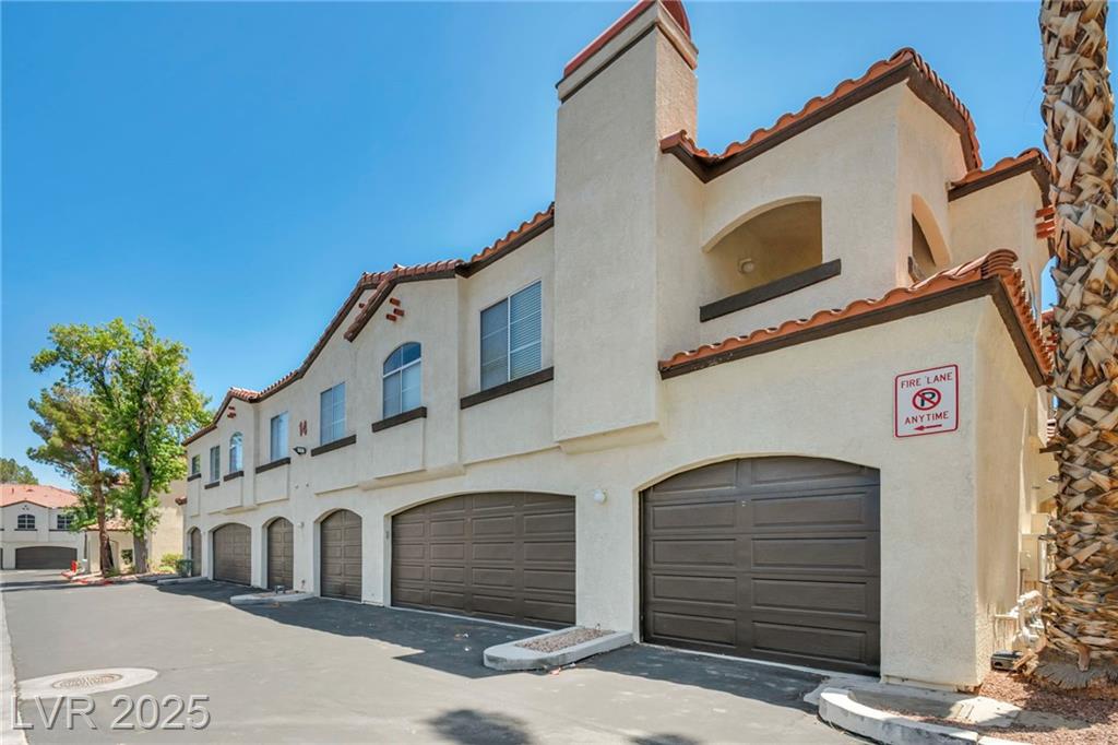 2975 Bluegrass LN