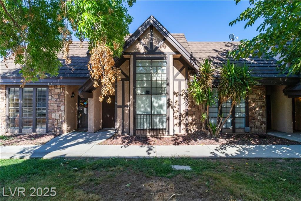 812 Pepperwood LN