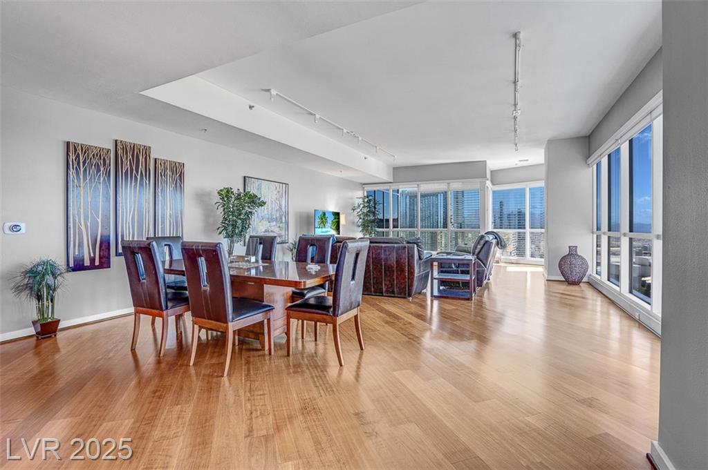 4525 Dean Martin DR