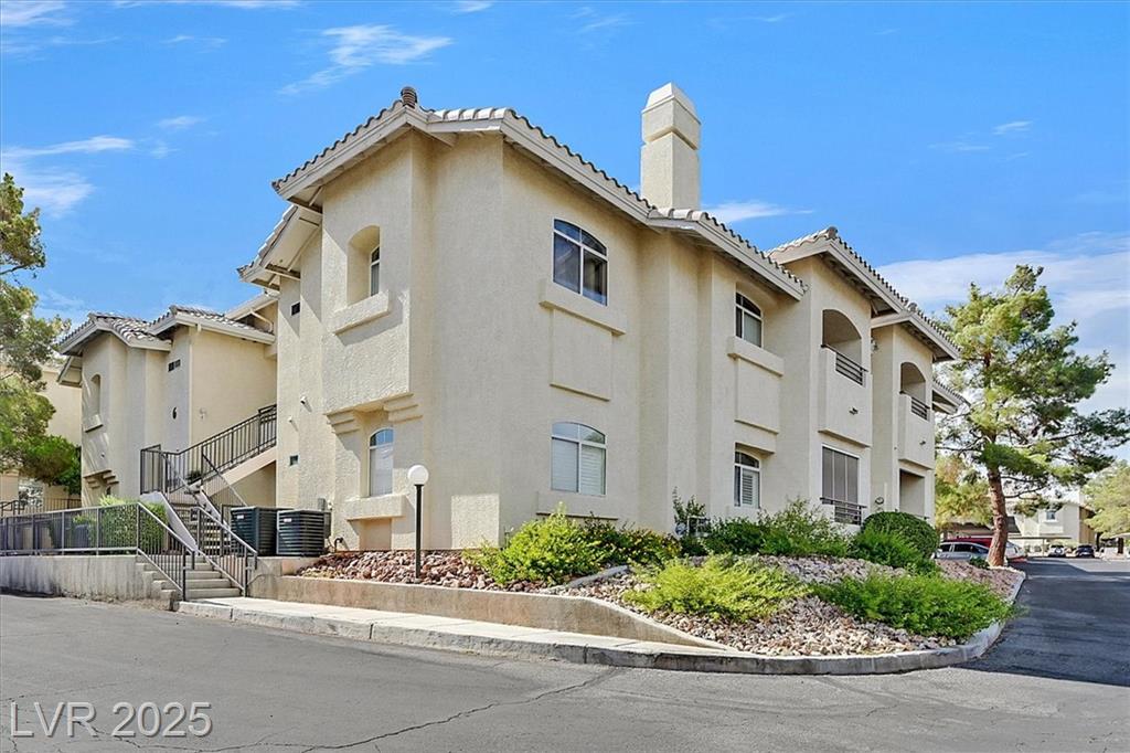 3320 Fort Apache RD
