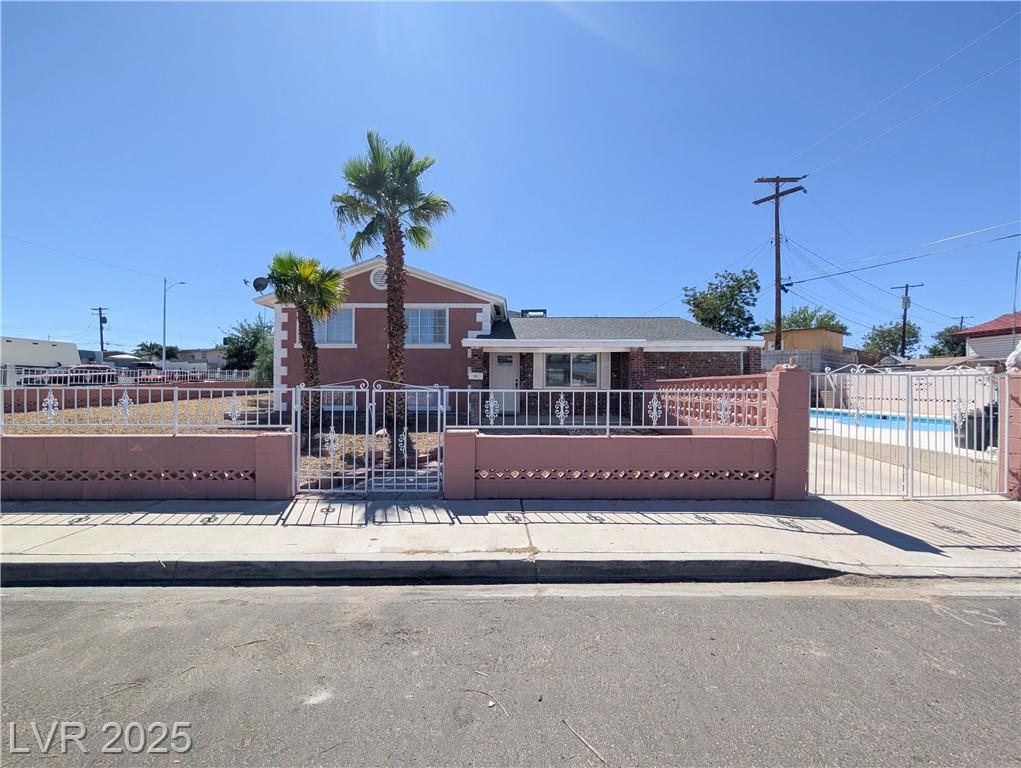 228 Falcon LN