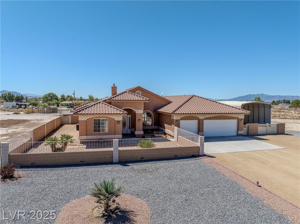 2411 Bluebird AVE