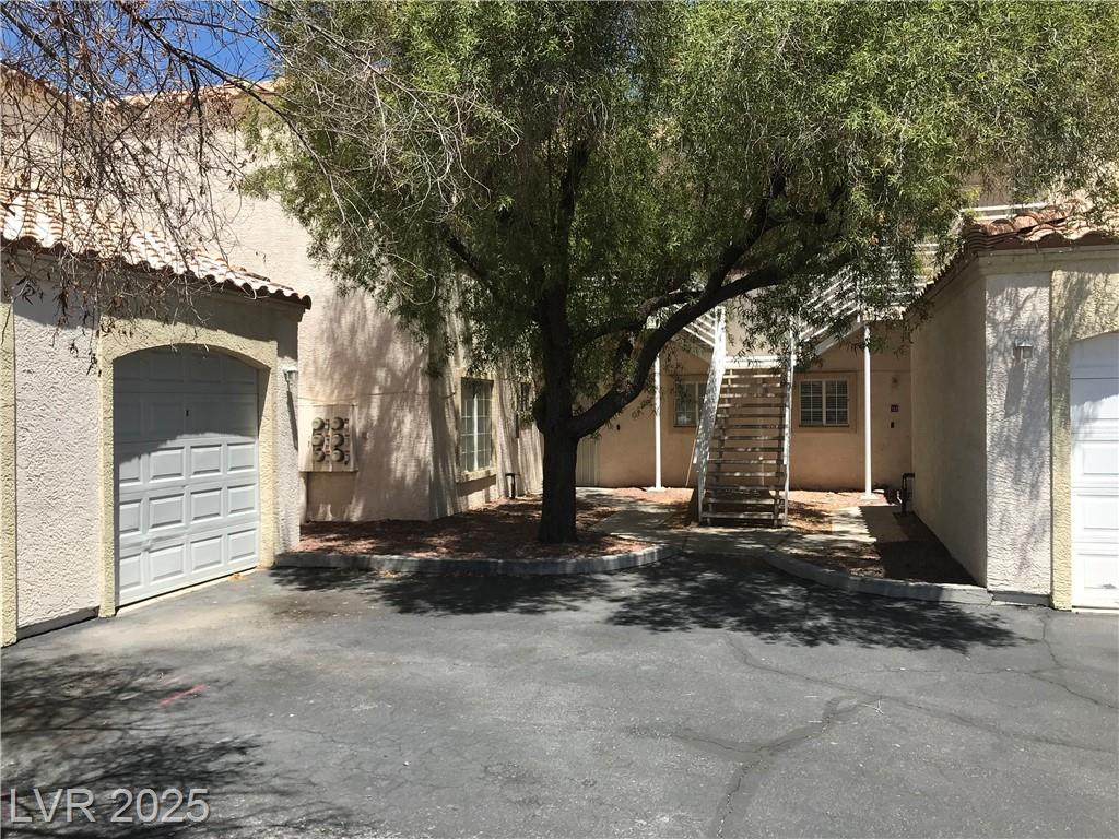 1900 Torrey Pines DR
