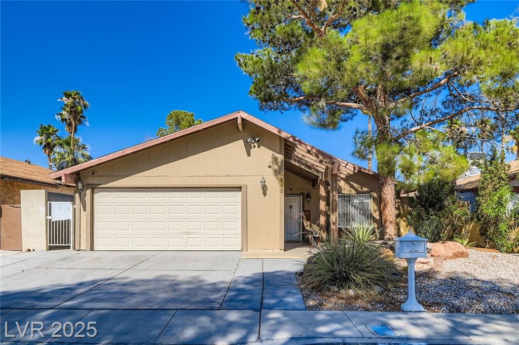 4723 Desert Vista RD