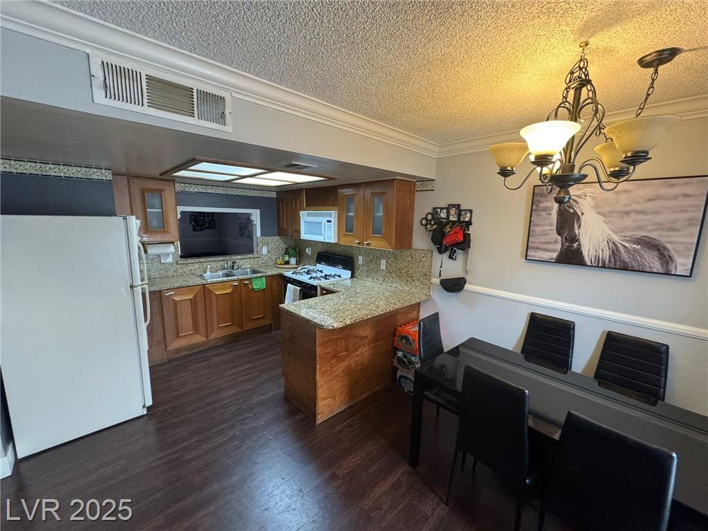 898 Flagstone WAY