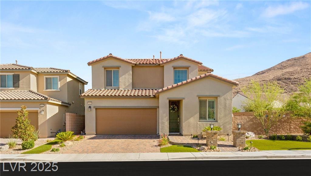 3345 Molinos DR