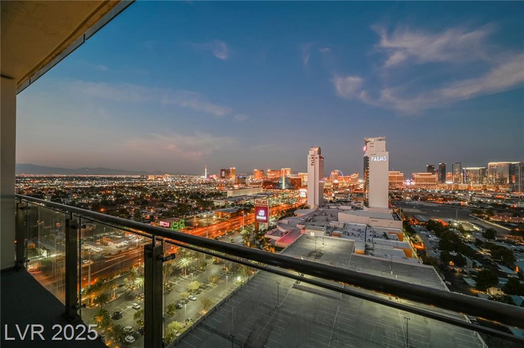 4381 Flamingo RD