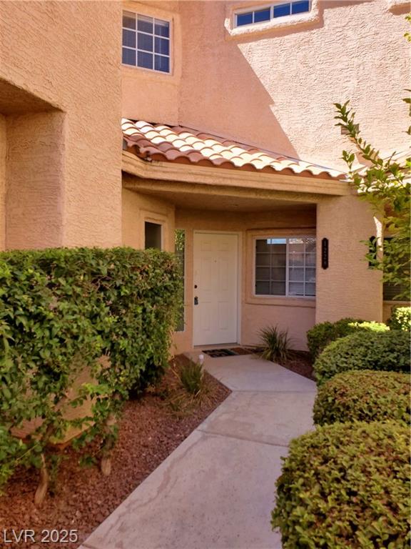 5201 Torrey Pines DR