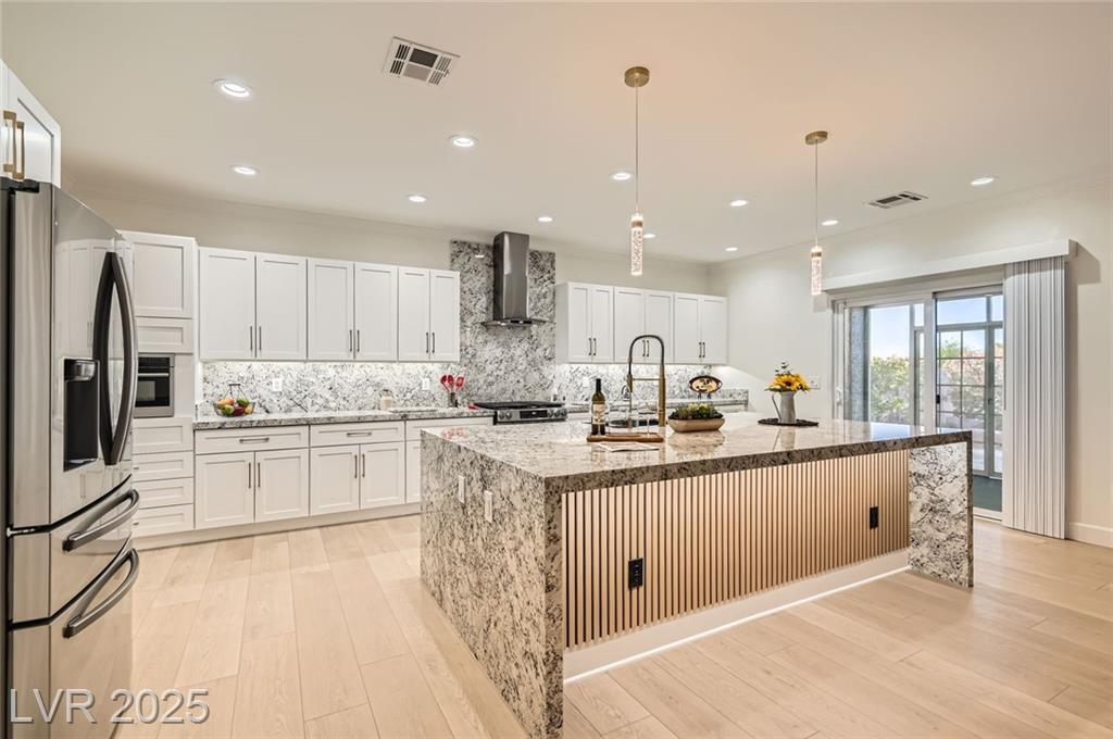 2372 Perrysburg DR