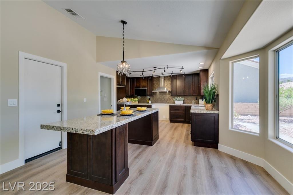 9800 Rosamond DR