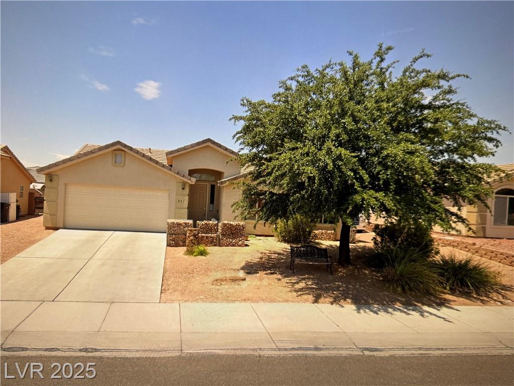 251 Woodbury LN