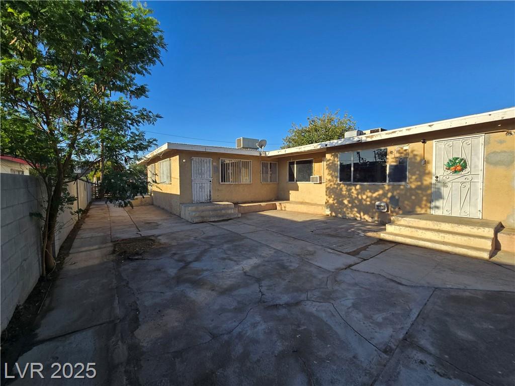 125 George PL