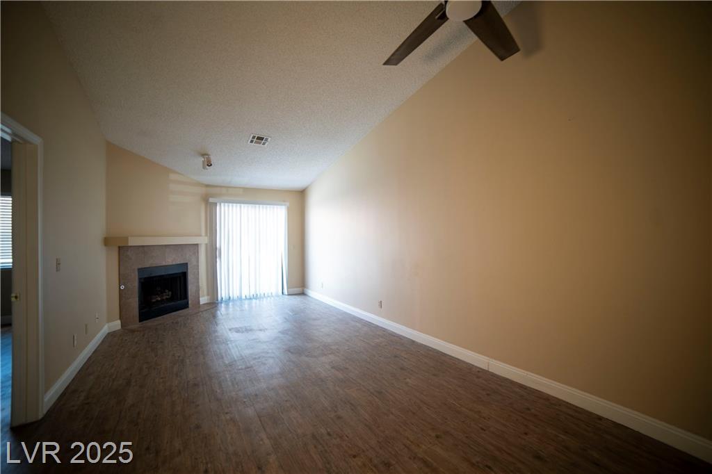 228 Caracas DR