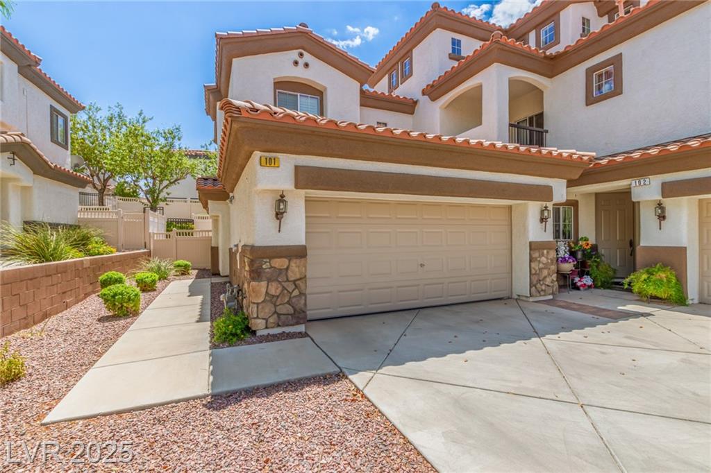 1092 Tuscan Sky LN