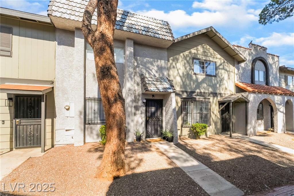 887 Stratton LN
