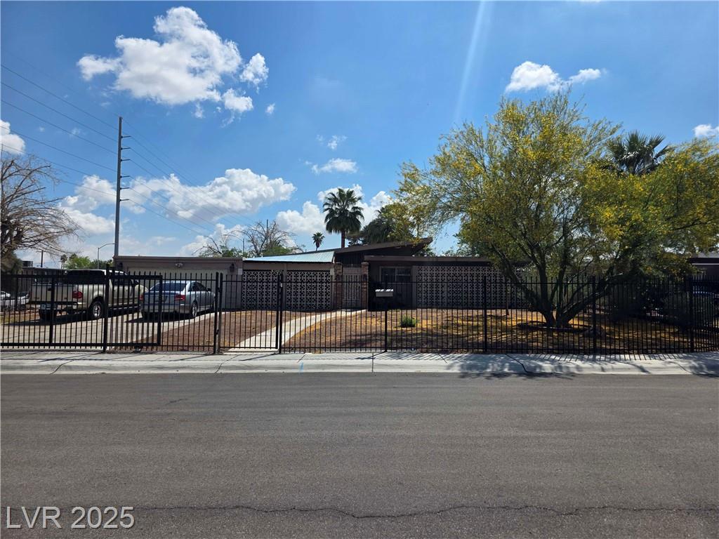 3314 Arapaho CIR