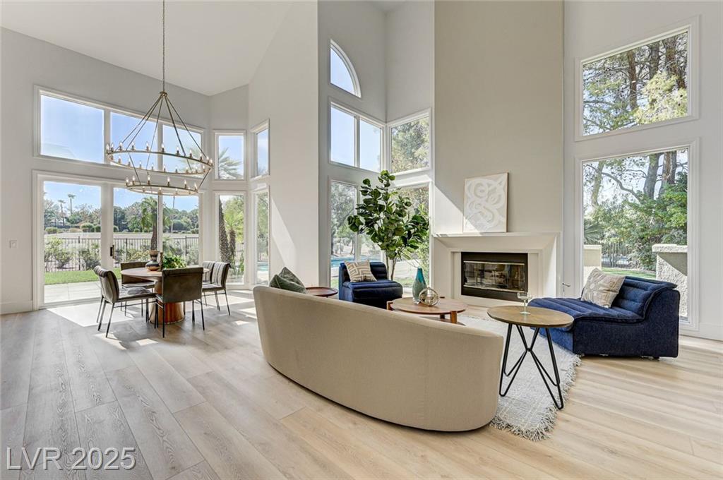 2105 Lookout Point CIR