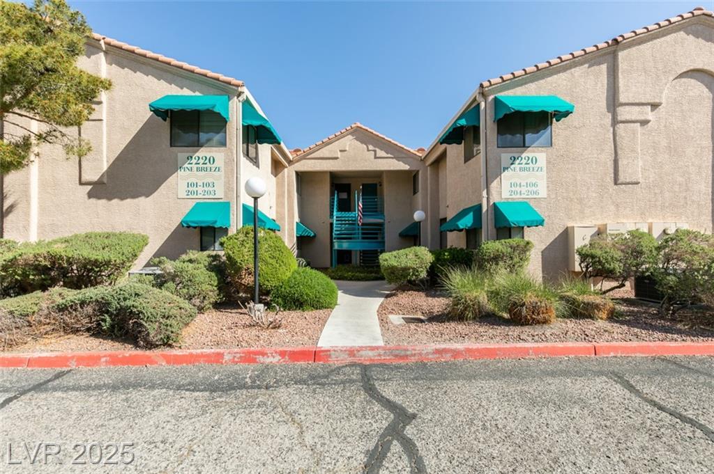 2220 Pine Breeze LN