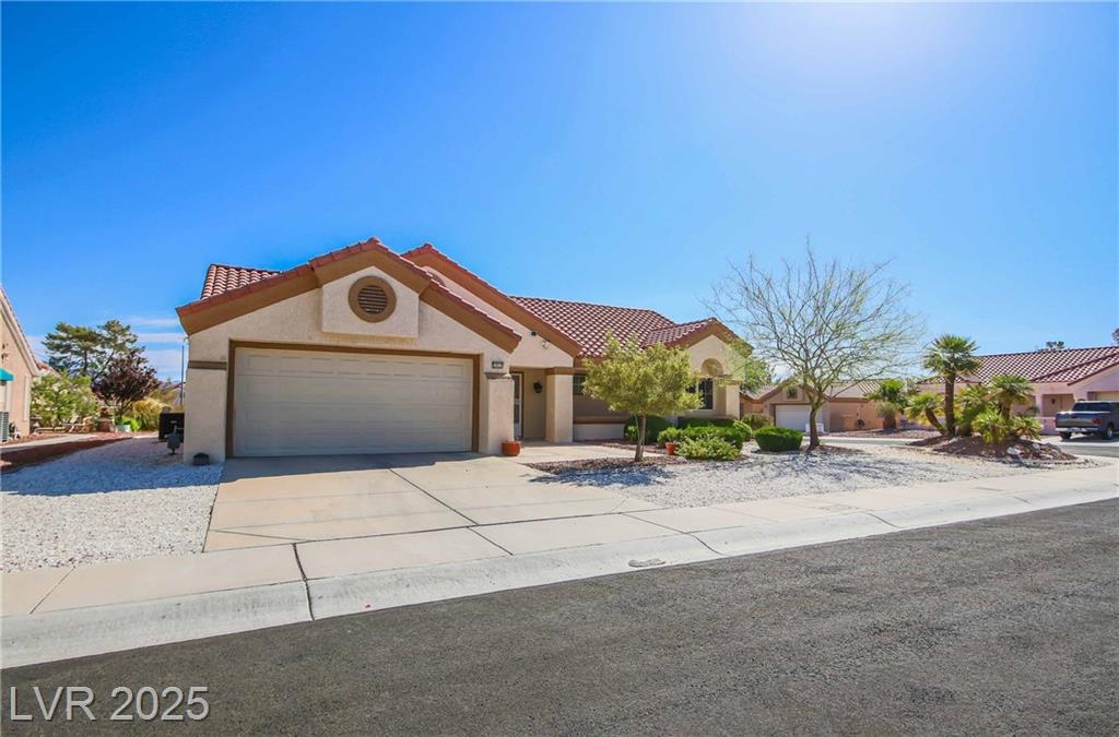 2400 DESERT GLEN DR