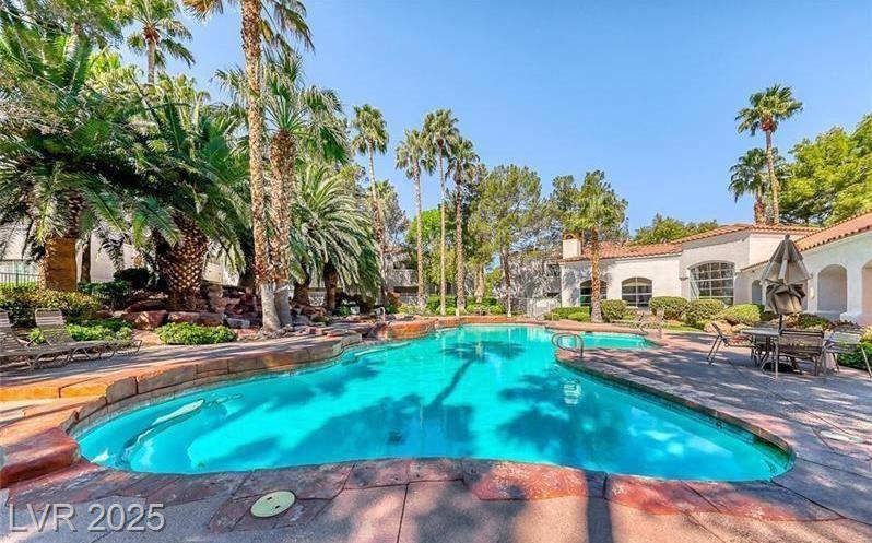 2975 Bluegrass LN