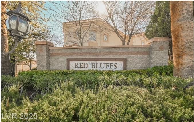 1301 Red Gable LN