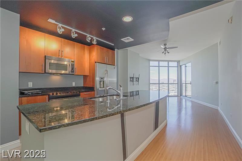 200 Sahara AVE