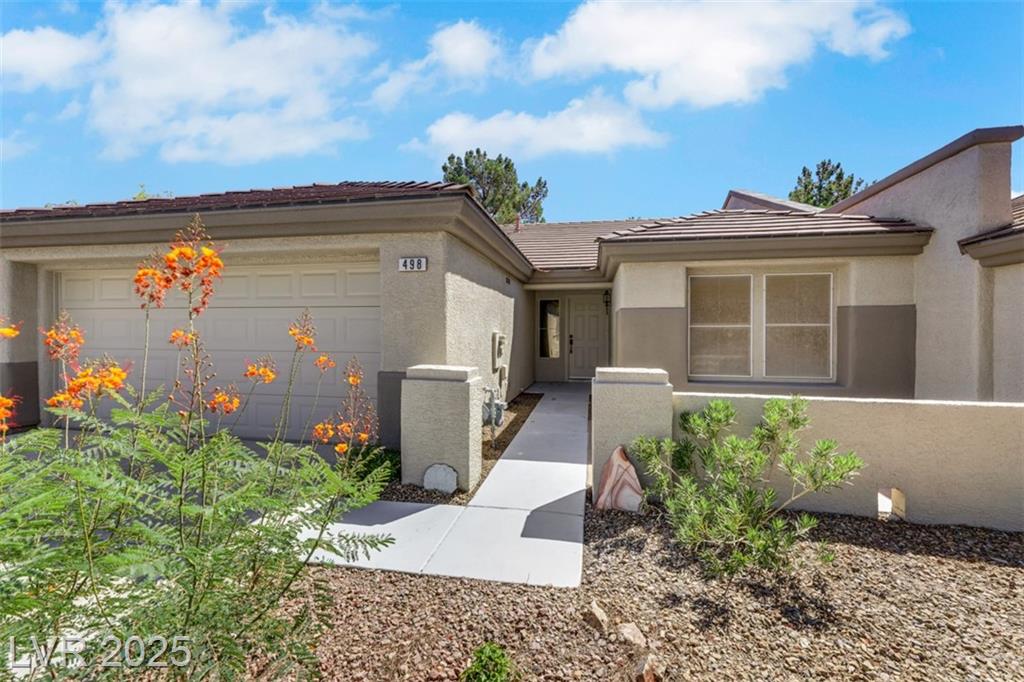 498 Elm Crest PL