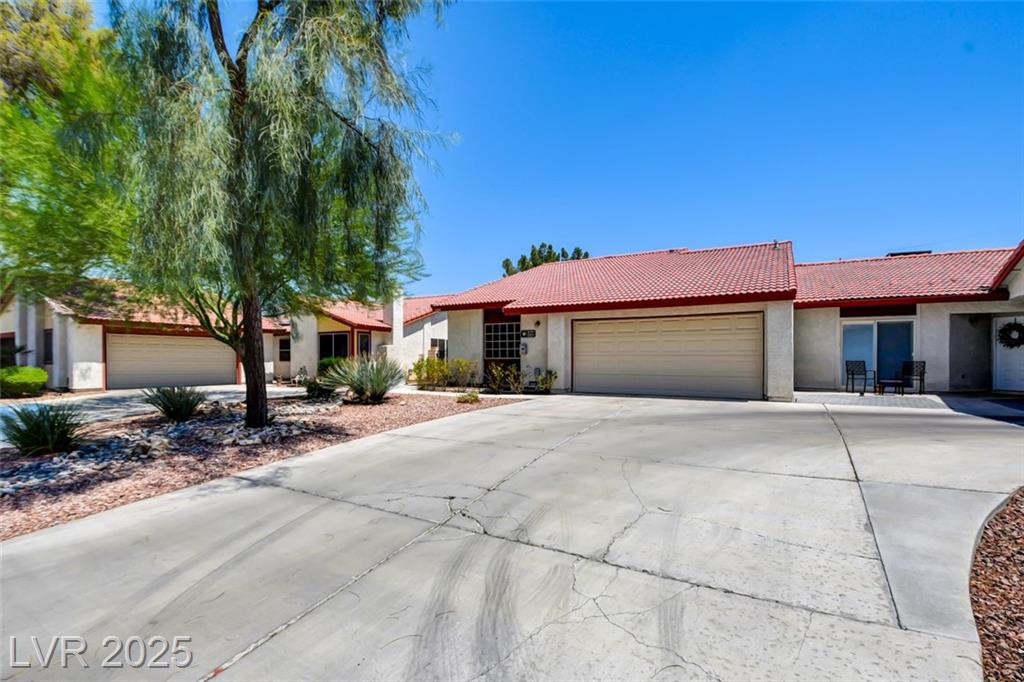 5254 Dickens DR