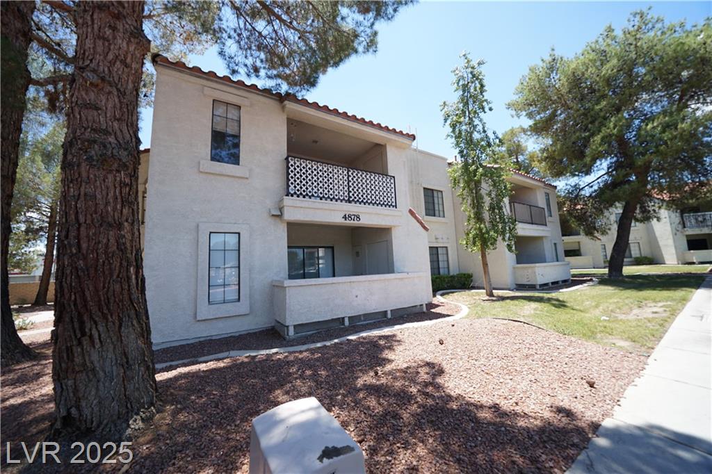 4878 Nara Vista WAY