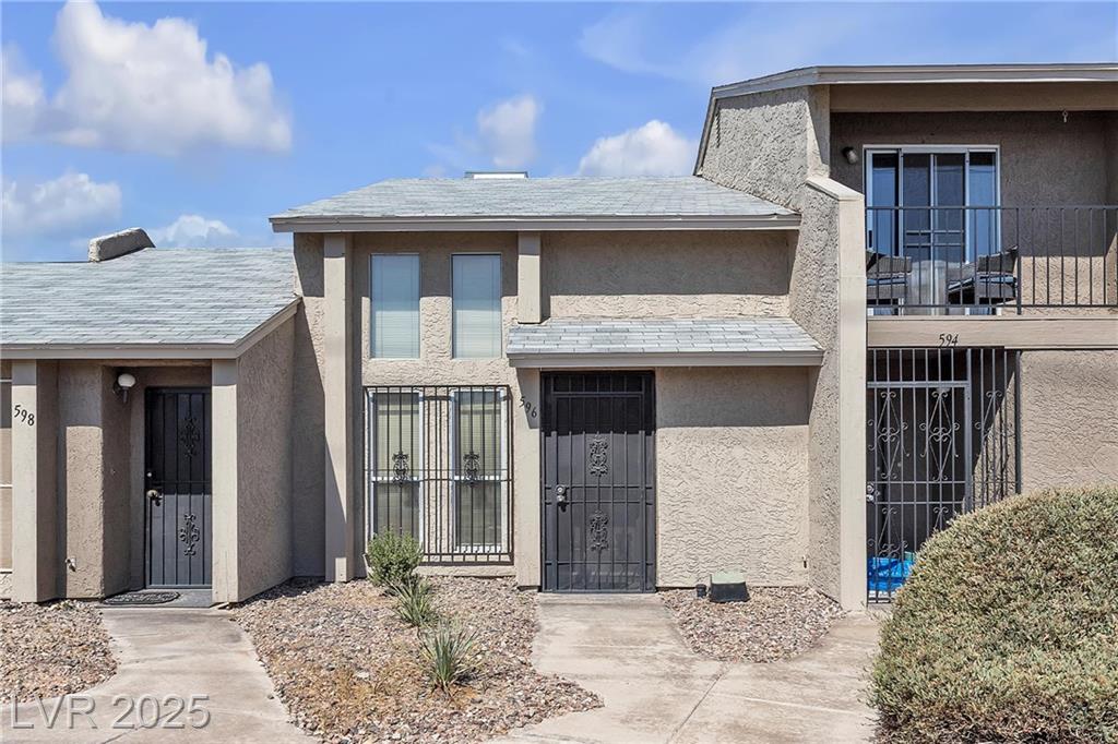 596 Sellers PL
