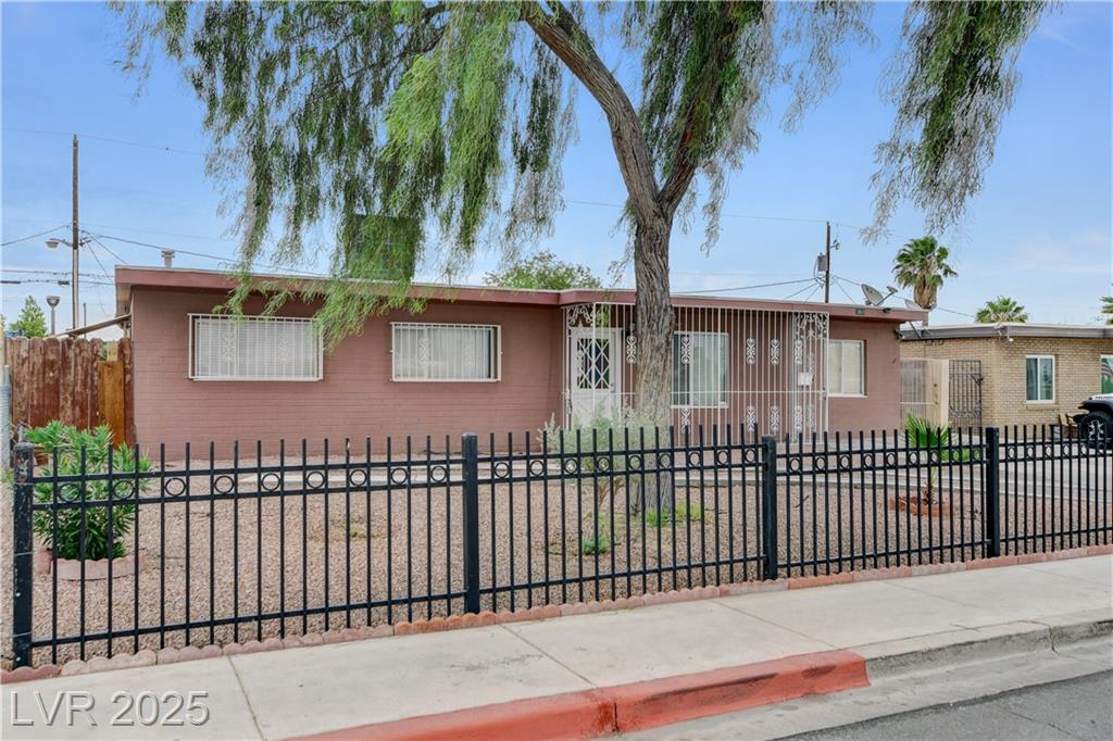 1600 Piper AVE