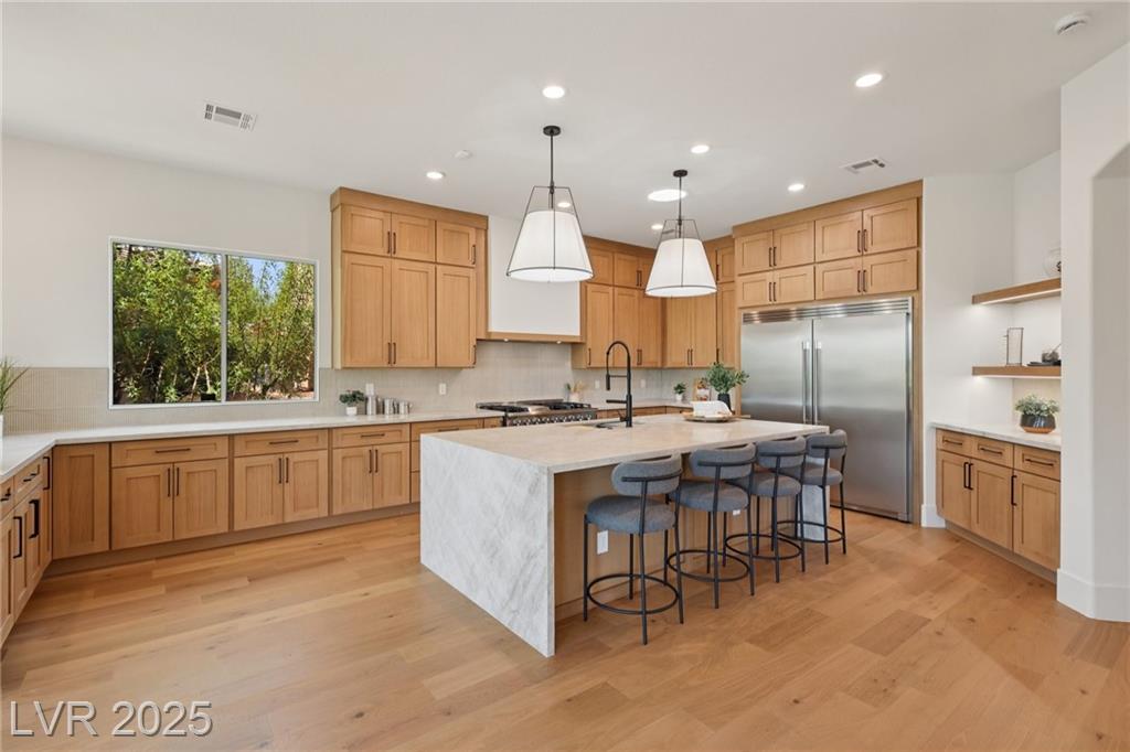 10385 Luna Magico AVE