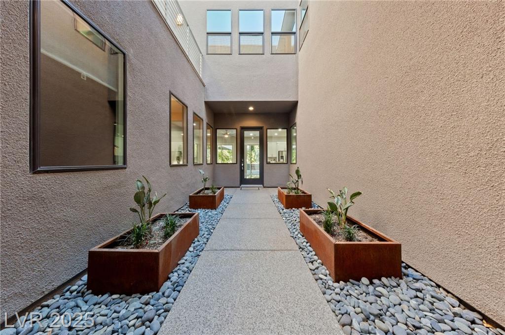 845 Loch Katrine AVE