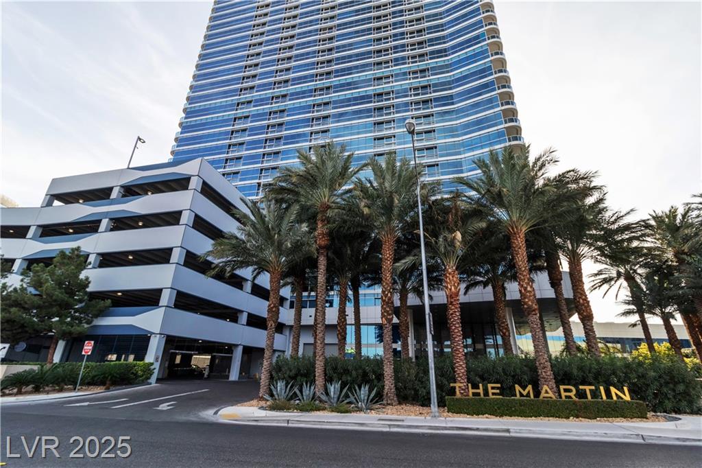 4471 Dean Martin DR