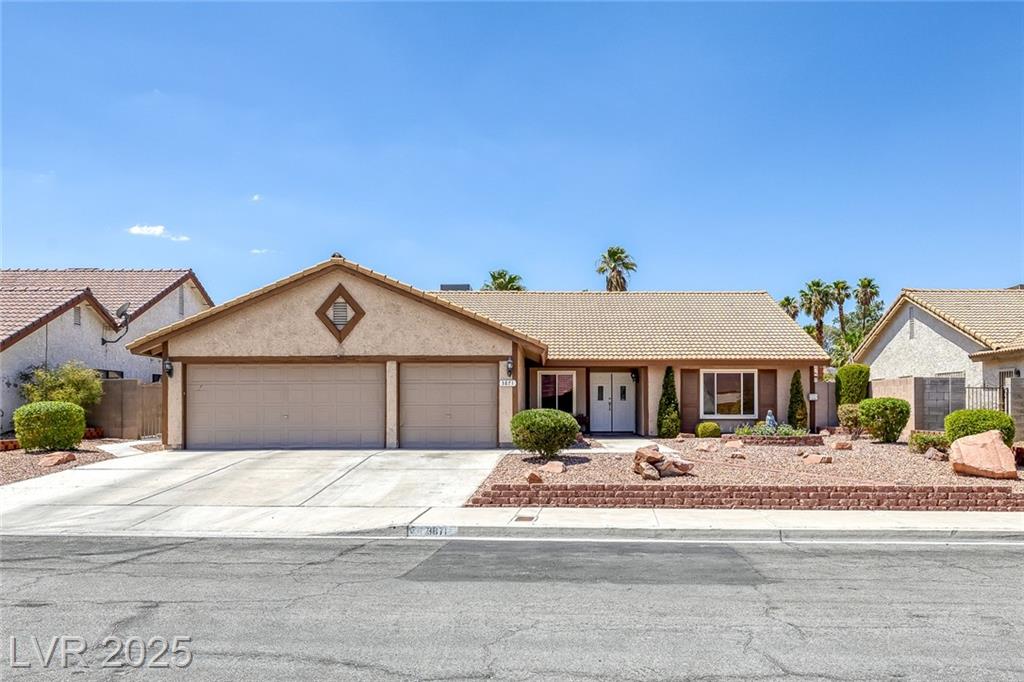 3871 Sauceda LN