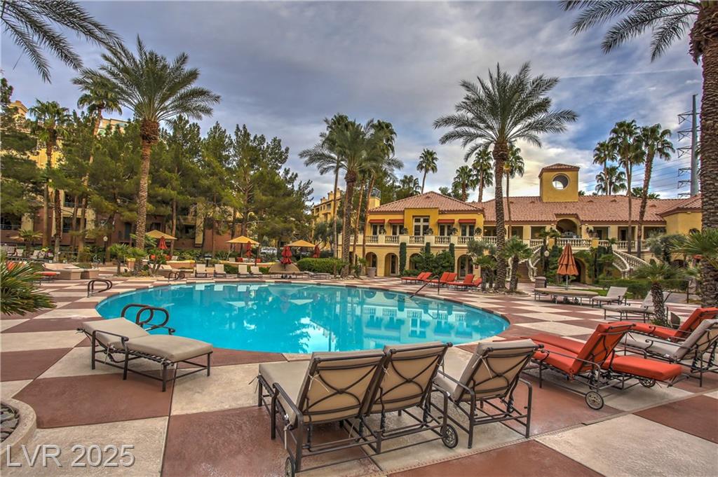 220 FLAMINGO RD