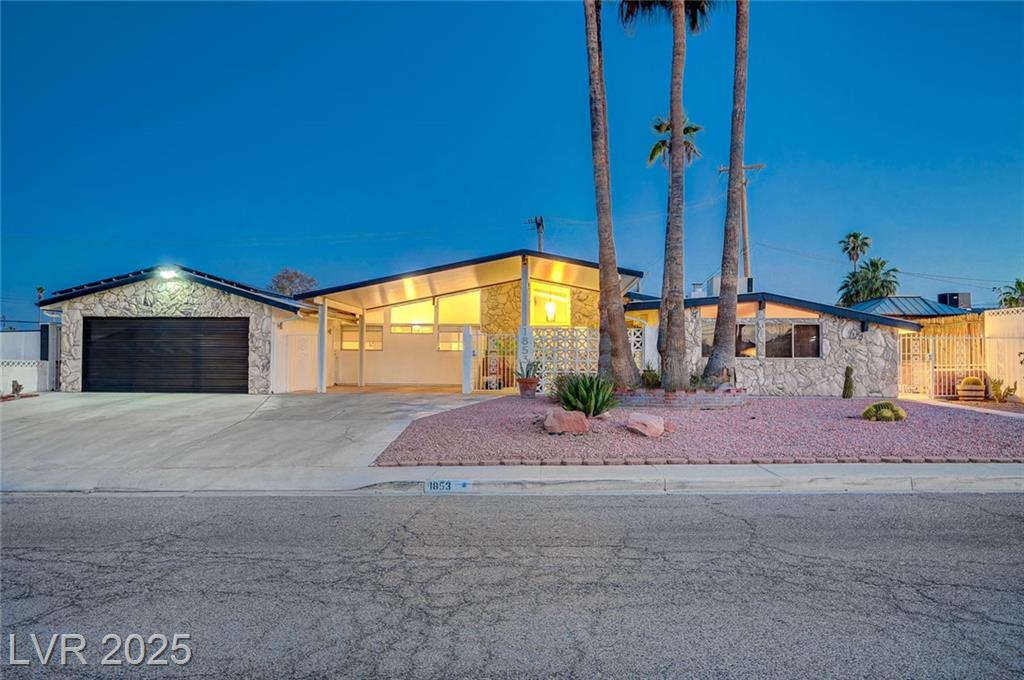 1853 Golden Arrow DR