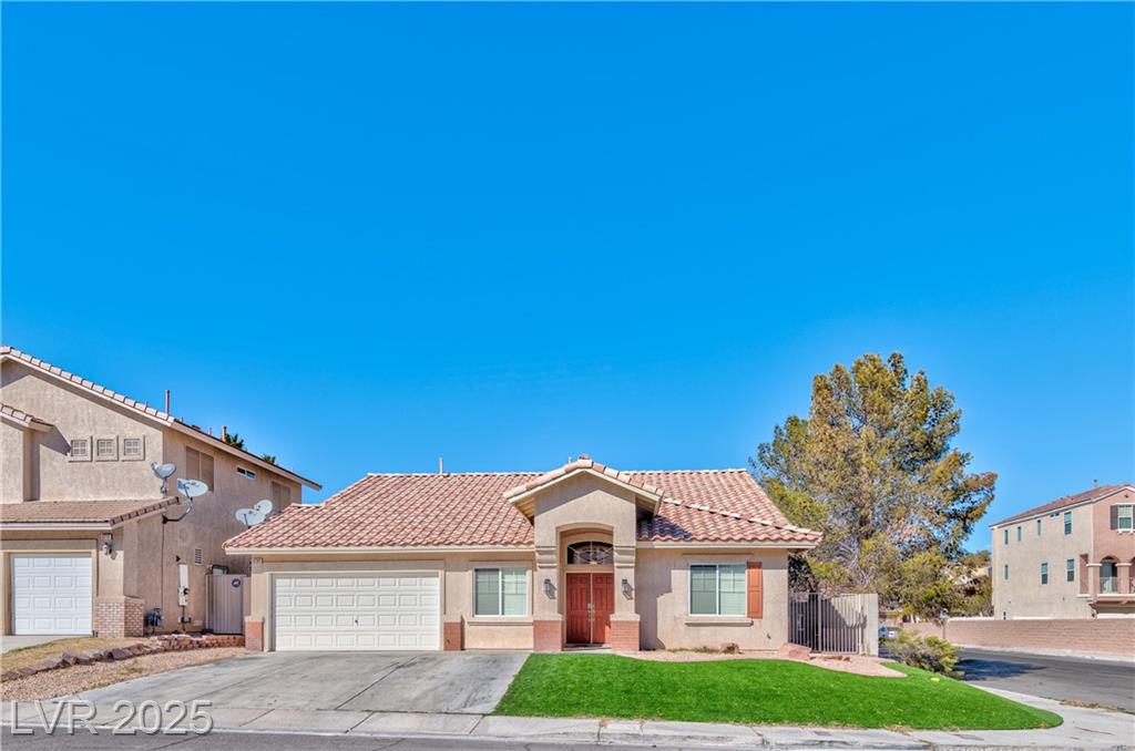 8704 Las Posas AVE