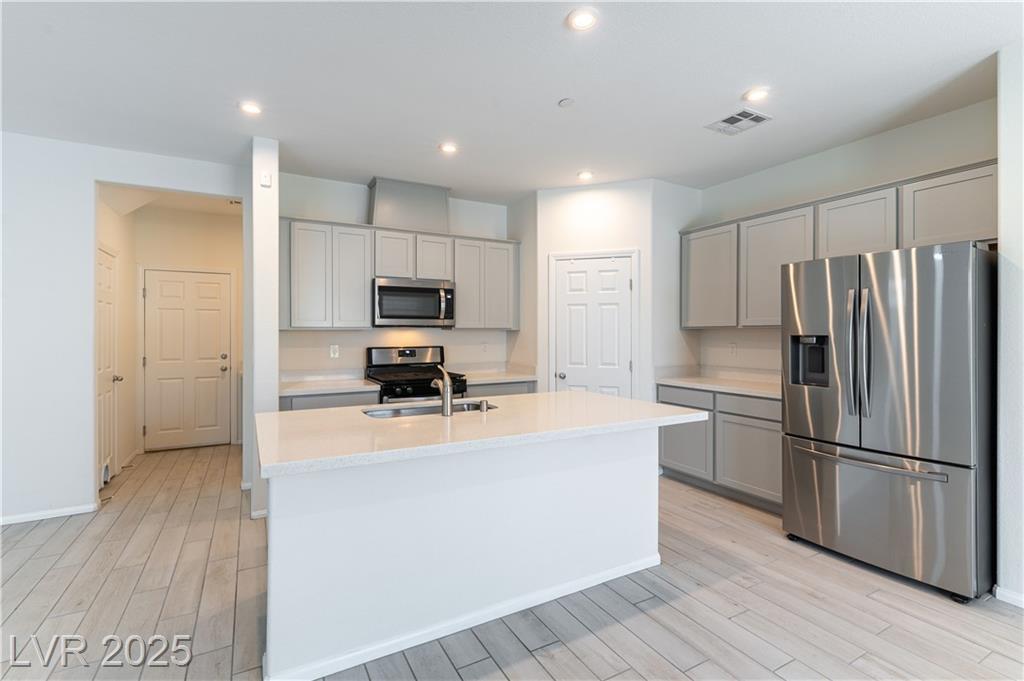 1024 Greyhound LN