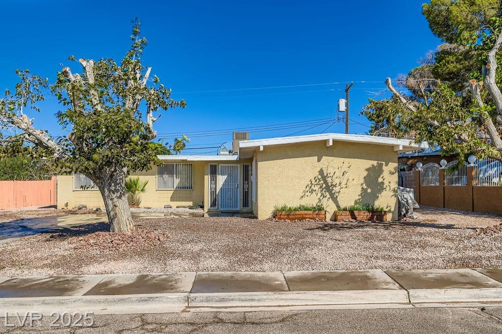 2944 Burnham AVE
